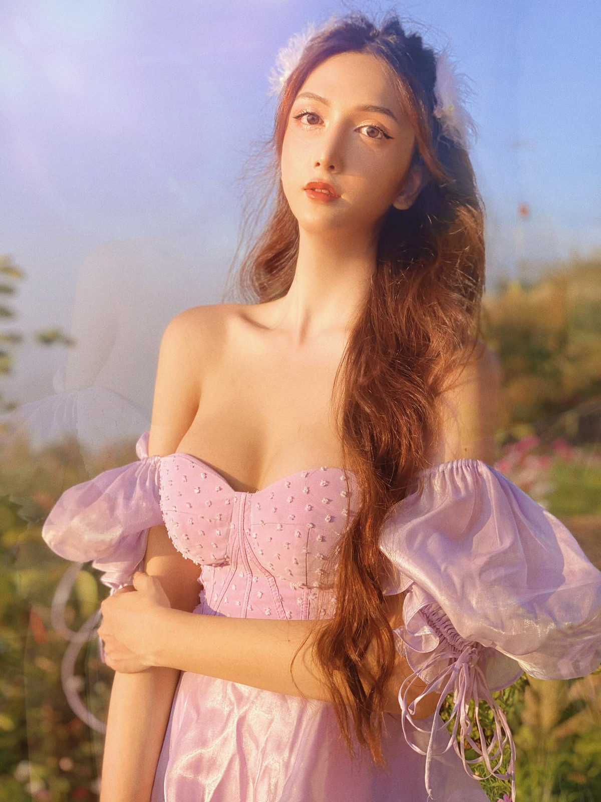 Nguyễn Hoàng Học (sinh năm 1997, sống và làm việc tại TP.HCM) là hot girl chuyển giới khá nổi tiếng trên MXH.