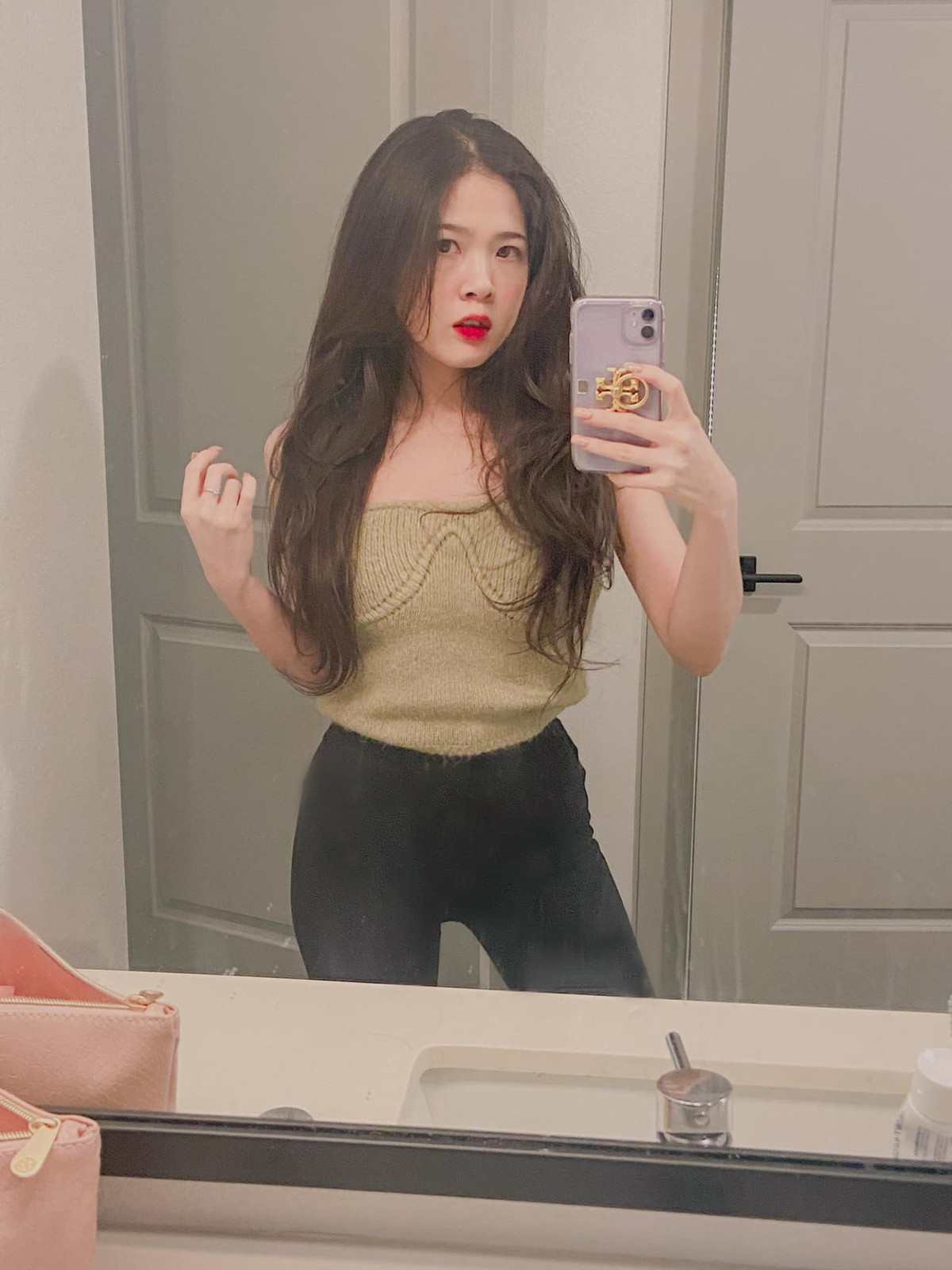 Cathy Thảo Trần đến với Shark Tank nhằm kêu gọi vốn cho ứng dụng Ohana do mình sáng lập - công cụ giúp kết nối người thuê trọ và chủ nhà trọ.