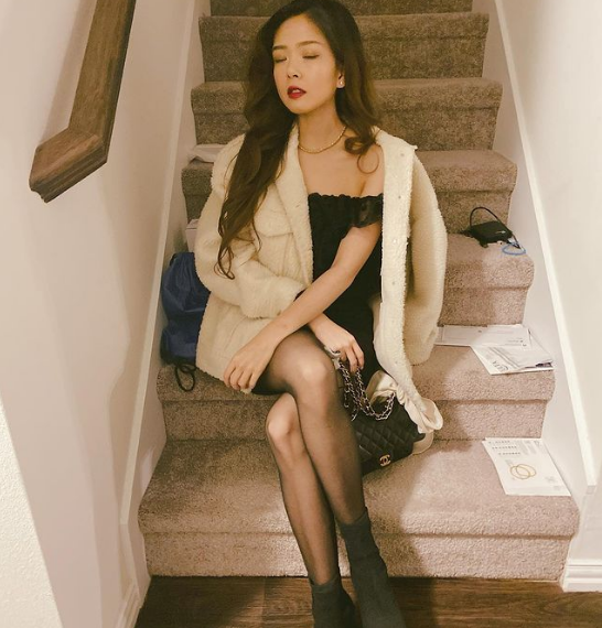 Sang chảnh, quyến rũ và gợi cảm đó chính là hình ảnh hiện tại của nữ CEO Ohana trẻ tuổi này.