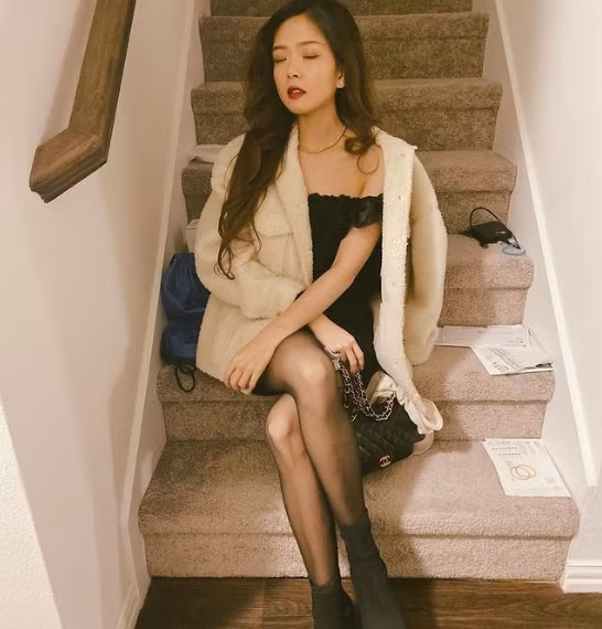 Sang chảnh, quyến rũ và gợi cảm đó chính là hình ảnh hiện tại của nữ CEO Ohana trẻ tuổi này.