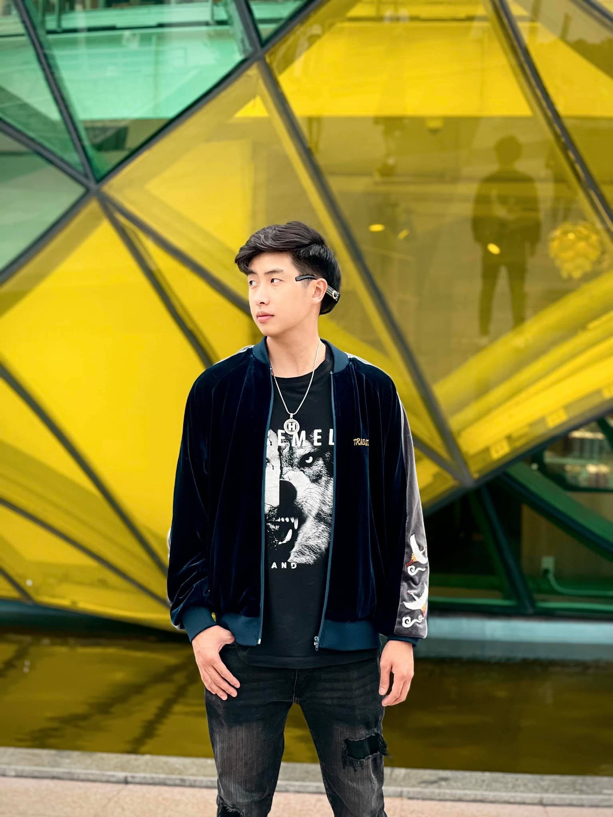 Theo dõi trang TikTok của Vũ Phương, trước đoạn clip tình tứ với Huỳnh Anh, anh chàng còn thực hiện clip TikTok với nhiều gái xinh khác và cũng có những cử chỉ thân mật tương tự. Ảnh: Tổng hợp