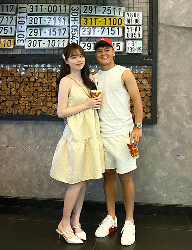 Huỳnh Anh và Quang Hải có thể nói là cặp đôi làng bóng đá vướng vào nhiều thị phi nhất. Mặc dù thời điểm hiện tại cả hai đã "đường ai nấy đi" nhưng mọi động thái của họ vẫn được người hâm mộ đặc biệt quan tâm.