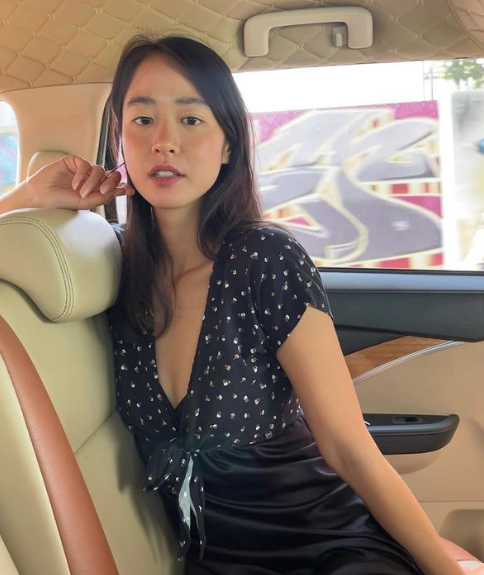 Hiện hot girl sinh năm 1992 này là một designer kiêm người mẫu có tiếng tại Sài Gòn.