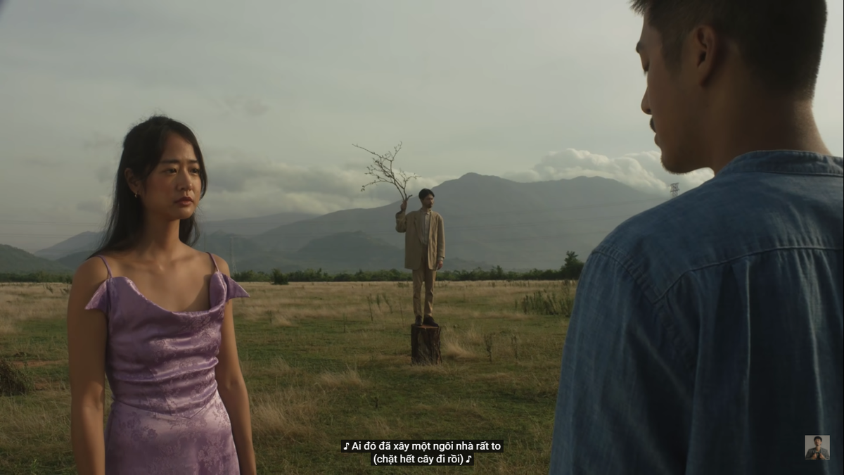 Xinh xắn, nhẹ nhàng khi vào vai nữ chính nên cô gái được lựa chọn làm "nàng thơ" trong MV mới của Đen Vâu đã nhanh chóng được netizen tìm thông tin.