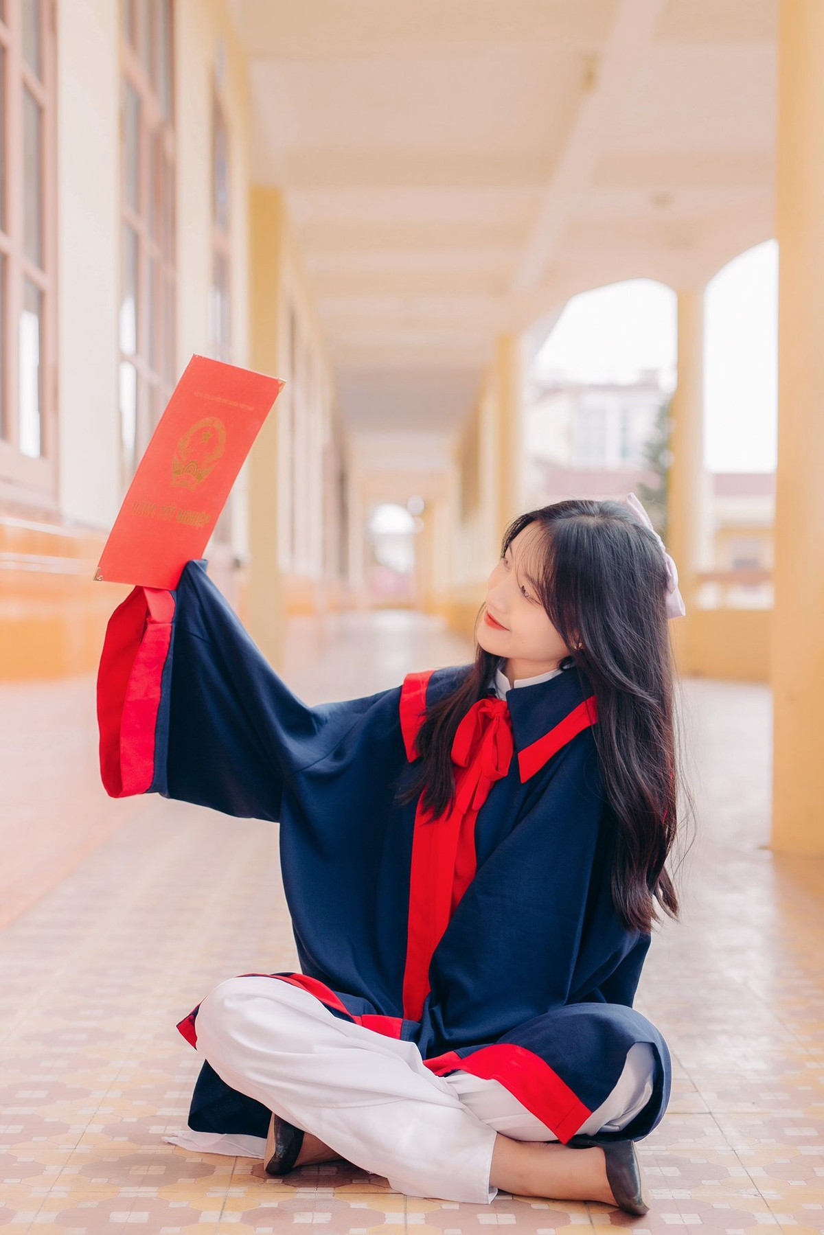 Mỗi bức ảnh đăng tải lên mạng xã hội đều hút mắt người xem bởi sự trong trẻo, tinh khôi và có phần nghịch ngợm của lứa tuổi học trò.