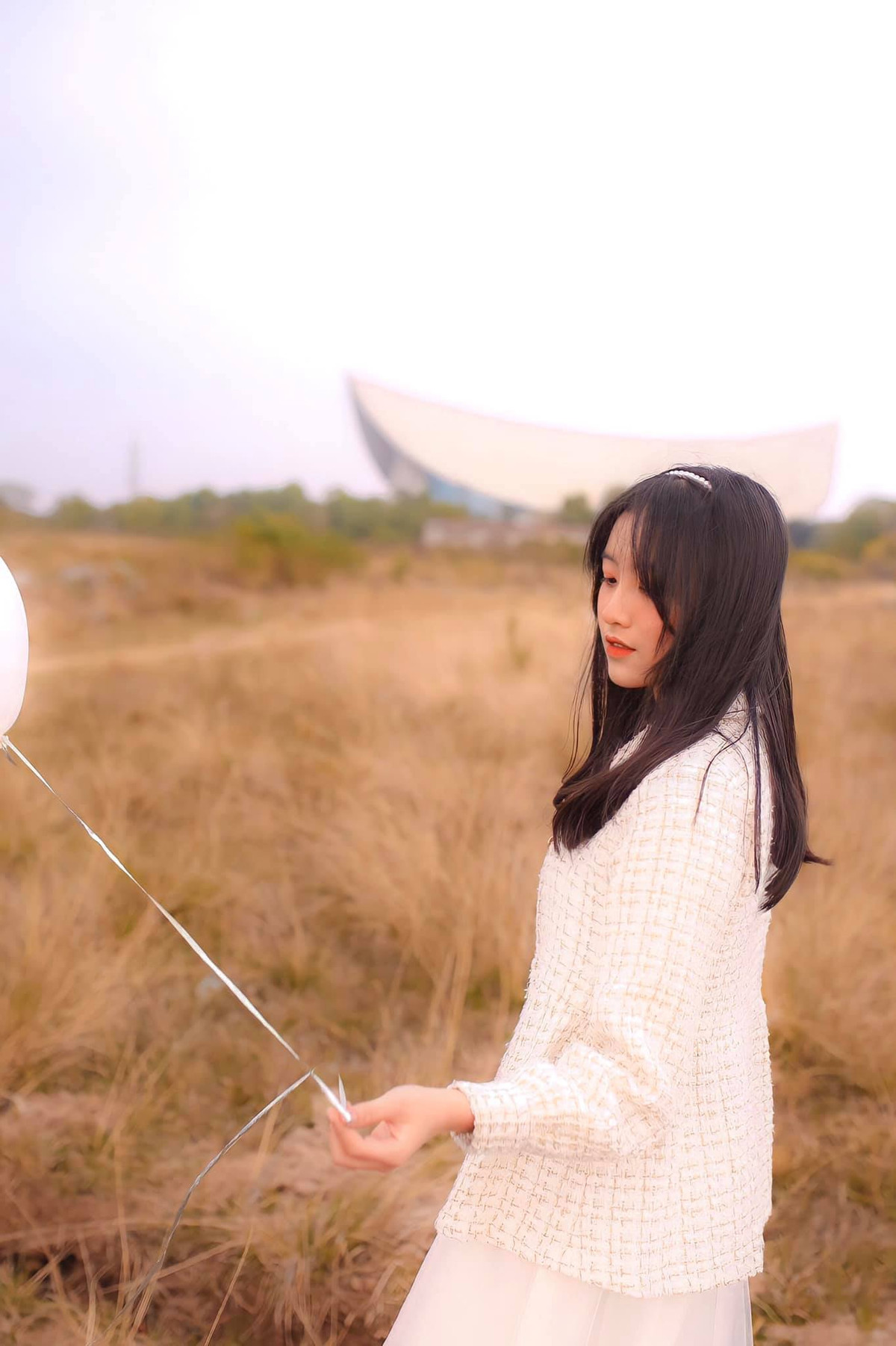 Ngoài đời, Khánh Linh sở hữu nhan sắc xinh đẹp, trong trẻo không khác gì hot girl hiện nay.