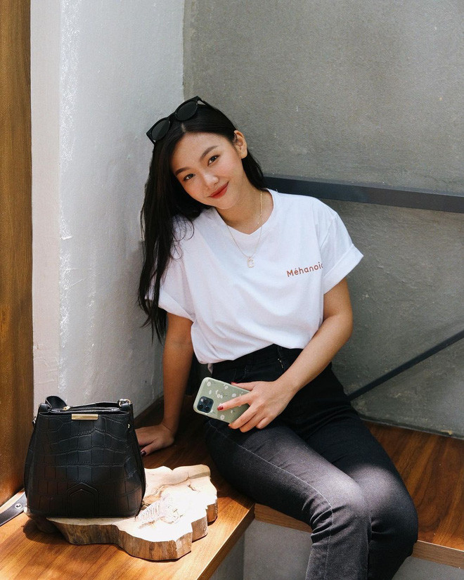 Hot girl Trần Hoàng Phương Lan cũng tham gia bỏ phiếu cử tri từ sớm.