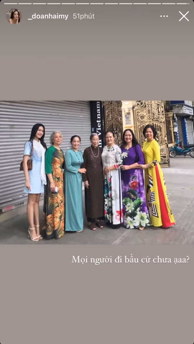 Lần đầu bỏ phiếu của Hải My còn có sự xuất hiện đặc biệt của những người lớn tuổi trong gia đình.