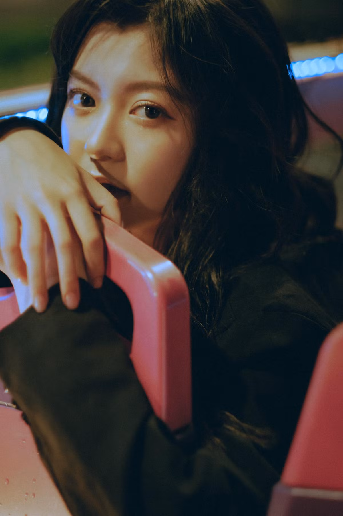 Trái ngược với gương mặt ngây thơ, trong sáng, vóc dáng của gái xinh 19 tuổi này lại gợi cảm hút hồn.