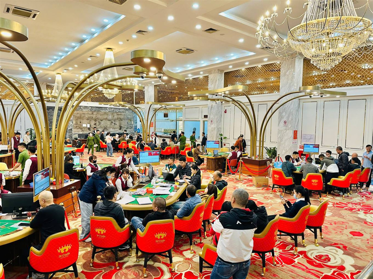 Trong 97 đối tượng, có 69 đối tượng mang quốc tịch Trung Quốc.