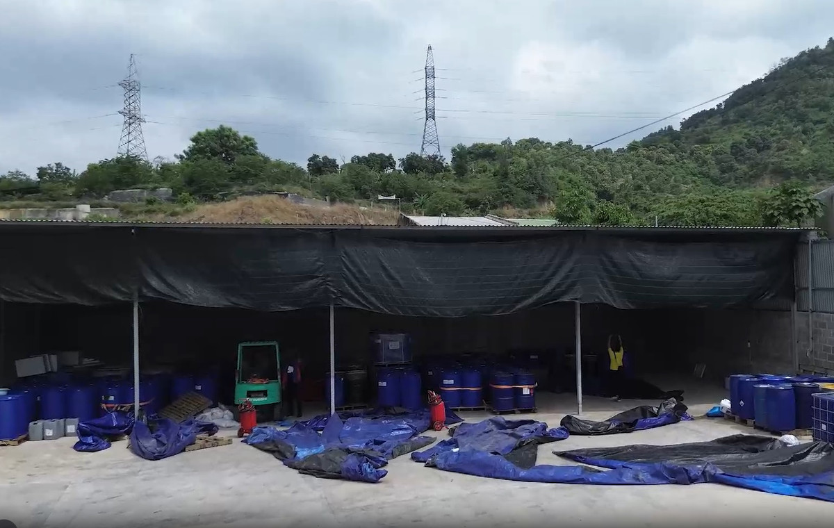 Số thành phẩm ở giai đoạn một được đưa về xưởng, bổ sung dung môi, gia nhiệt liên tục trên bếp ga, sau đó lọc qua lớp bông gòn để tạo lắng rồi dùng máy li tâm để cho ra chất bột trắng. Tiếp đó, các đối tượng đưa sang kho xưởng tại địa chỉ số 47 Cát Lợi, thành phố Nha Trang để thực hiện giai đoạn cuối cho ra ketamin tinh khiết. Toàn bộ các hoạt động được các đối tượng chủ yếu thực hiện về đêm đến rạng sáng và thực hiện trong nhiều ngày. 