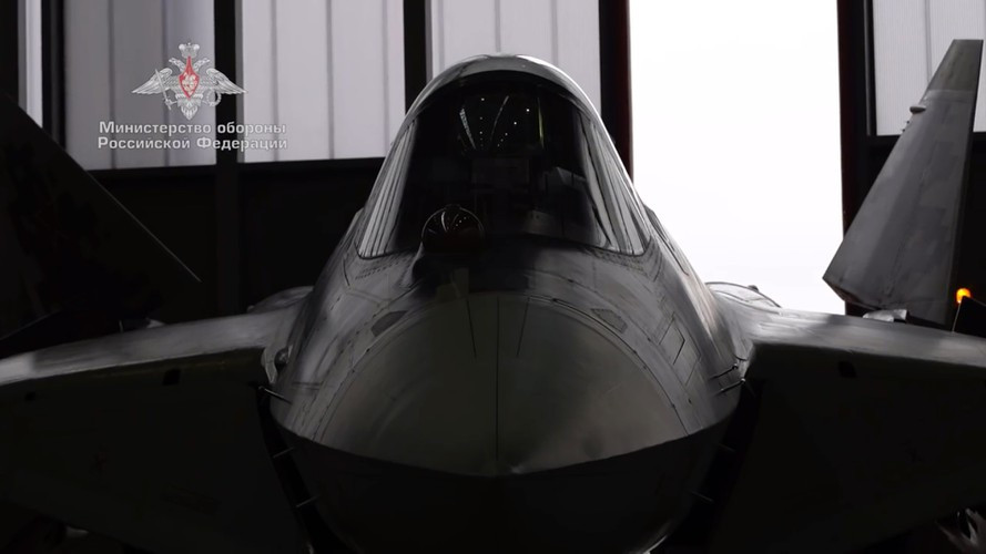 Bên cạnh việc chưa có động cơ phù hợp “đúng chuẩn thế hệ năm” thì điểm yếu lớn nhất của Su-57 bị nhận định rằng chính là chưa phóng được tên lửa không đối không từ khoang vũ khí.