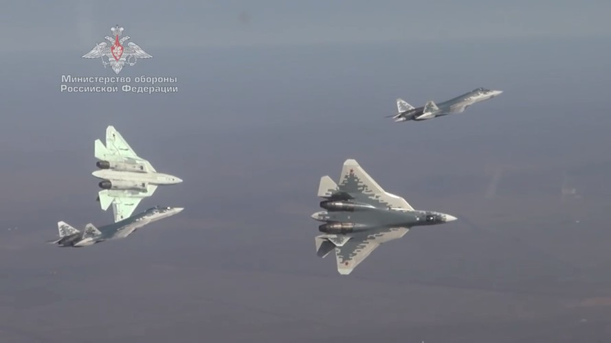 Cụ thể, tờ báo Mỹ không những đã khẳng định tính năng của Su-57 mà còn cho rằng nó đã vượt trội mọi đối thủ cạnh tranh.