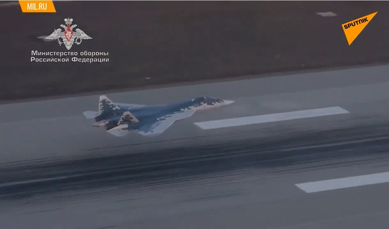 Trong thử nghiệm hồi đầu năm 2016 với Izdeliye 30, một nguyên mẫu chiến đấu cơ thế hệ 5 Su-57 đã leo cao với tốc độ bay 384 m/s mà không cần dùng đến tính năng đốt sau. Tiêm kích đã vượt qua chương trình thử nghiệm nhà nước, bao gồm cả vũ khí.