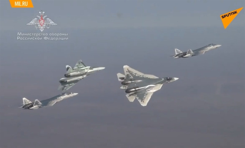 Muốn đạt được vận tốc siêu âm, hầu hết các chiến đấu cơ hiện nay của Mỹ - kể cả F-22 và F-35 đều phải dùng đến tính năng đốt sau của động cơ. Nhưng Su-57 vẫn có thể dễ dàng đạt được vận tốc này mà không cần bật chế độ đốt hậu và Nga đã thành công với nhiều lần thử nghiệm của mình.