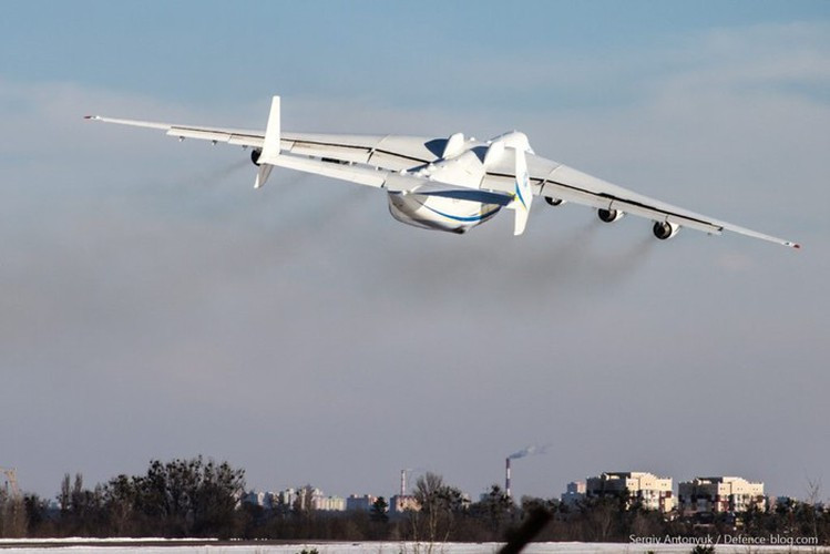 Nhiều khả năng, trong quá trình hiện đại hoá, máy bay An-225 được cung cấp một mô-đun điều hướng vệ tinh, một mô-đun để cảnh báo va chạm.