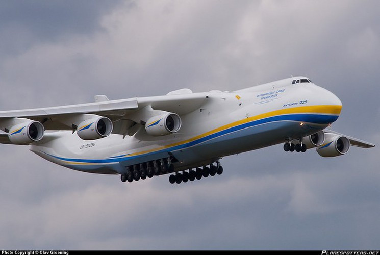 Các chuyến bay của An-225 thường được giữ bí mật. Chúng chủ yếu đến các khu vực xa xôi, hẻo lánh như Tây Phi, Nam Mỹ hoặc các vùng hẻo lánh ở Úc. Máy bay này cũng đã từng bay đến Mỹ.