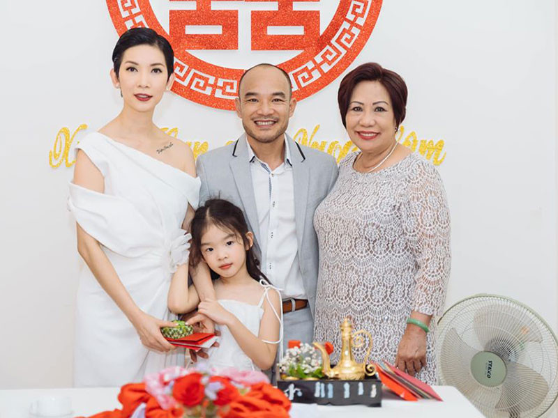 Siêu mẫu Xuân Lan tái hôn vào đầu năm 2020. Ông xã của cô là nhà quay phim Ngọc Lâm.