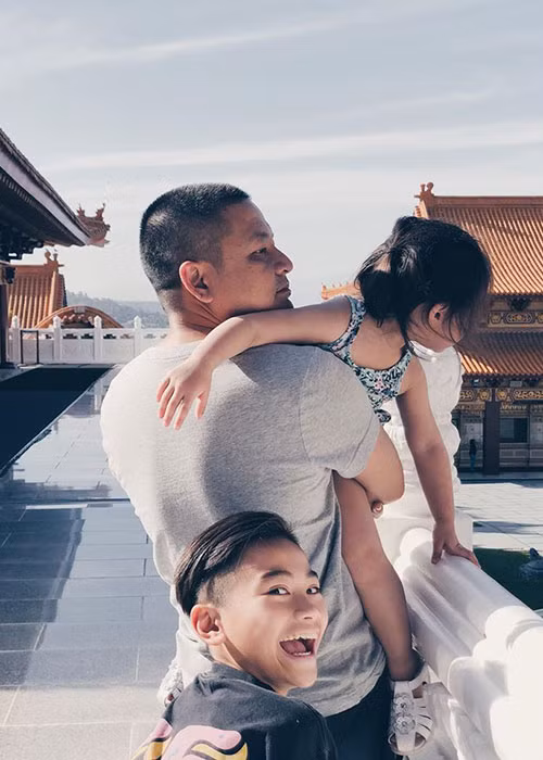 Doanh nhân Andy yêu thương con trai riêng của Kim Hiền như con đẻ.