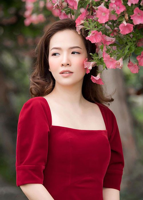 Ngoài vóc dáng gợi cảm, Đan Lê còn sở hữu gương mặt xinh đẹp ở tuổi 37.