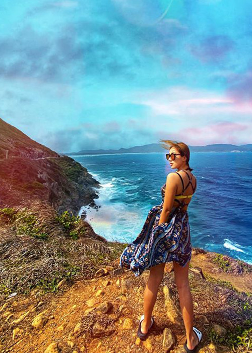 Năm 2019, chia sẻ trên Ngôi sao, Lan Trinh tiết lộ bản thân đang hẹn hò một producer kém 4 tuổi, hai người bên nhau được 4 năm.