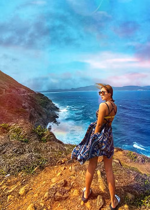 Năm 2019, chia sẻ trên Ngôi sao, Lan Trinh tiết lộ bản thân đang hẹn hò một producer kém 4 tuổi, hai người bên nhau được 4 năm.