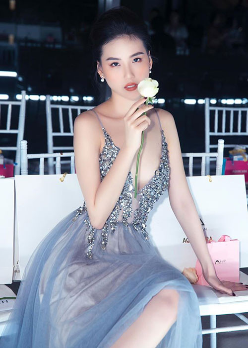 Theo lời siêu mẫu Quỳnh Hoa, có một đại gia nói muốn cô sinh con, đổi lại anh ta sẽ tậu nhà, mua xe cho cô với mức giá 20 tỷ đồng.