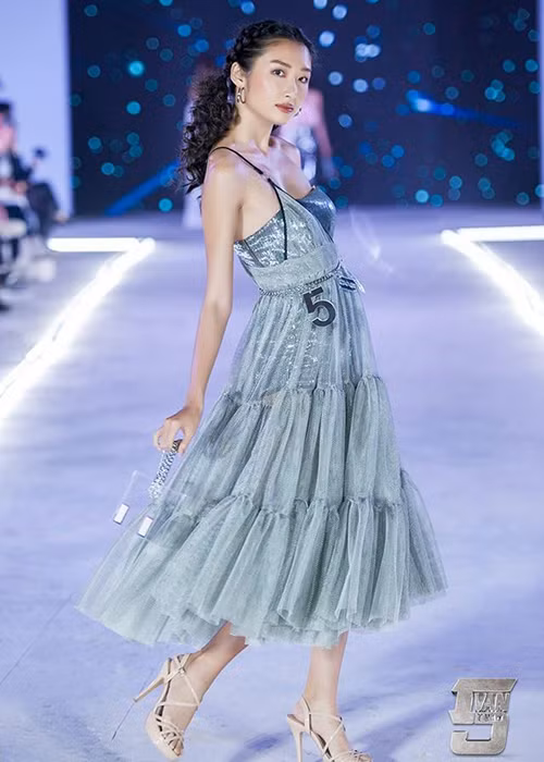 Thanh Khoa hoạt động trong vai trò người mẫu nên kỹ năng trình diễn chuyên nghiệp.