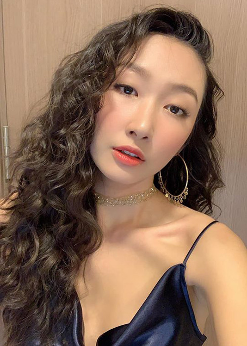 Thanh Khoa kể trong một lần cãi vã, cô bất ngờ đến nhà bạn trai và phát hiện người thứ ba trên giường.