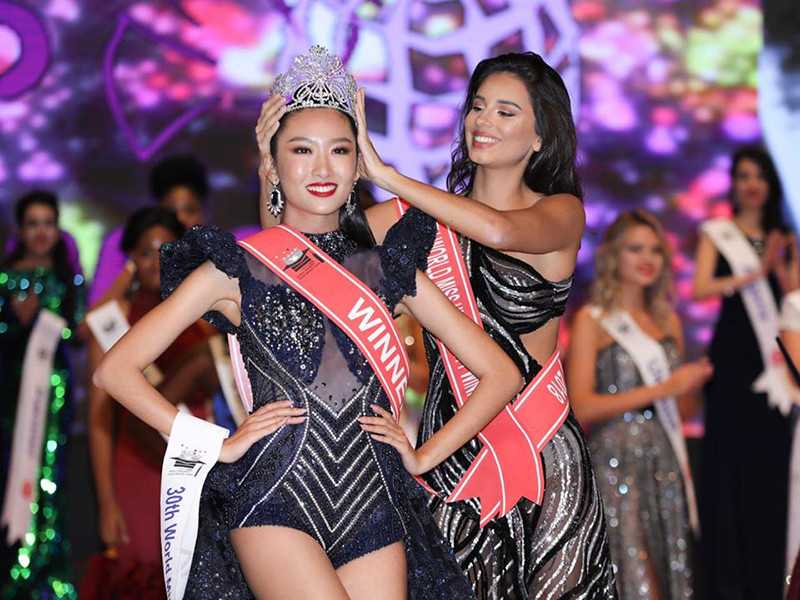 Cuối năm 2019, Thanh Khoa xuất sắc đăng quang cuộc thi Hoa hậu Sinh viên Thế giới diễn ra tại Hàn Quốc.