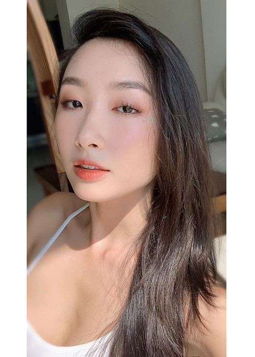 Người yêu cũ của Thanh Khoa đã lén lút qua lại với một người con gái khác khi Thanh Khoa và bạn trai xảy ra mâu thuẫn.