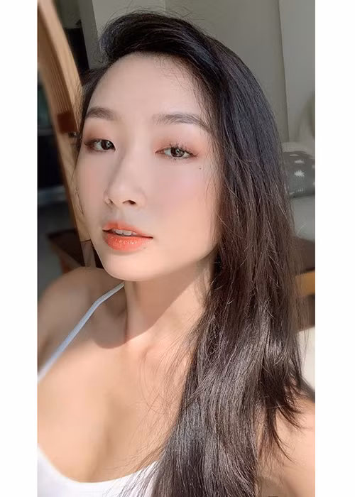 Người yêu cũ của Thanh Khoa đã lén lút qua lại với một người con gái khác khi Thanh Khoa và bạn trai xảy ra mâu thuẫn.