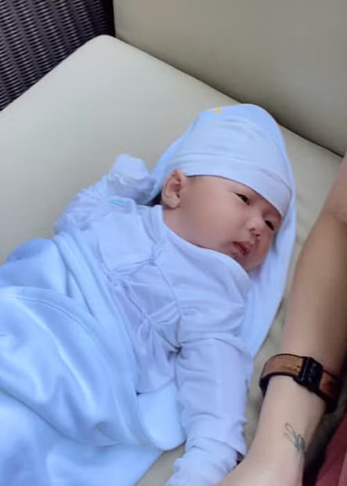 Bé thứ 5 và 6 của Oanh Yến cách nhau chỉ một tuổi.