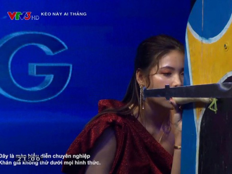 Trước những ý kiến chỉ trích của dư luận, chia sẻ trên Zing, đại diện nhà sản xuất "Kèo này ai thắng" cho biết: “Việc lựa chọn các đồ vật, dụng cụ phục vụ thử thách như củ cải trắng là quyết định của người chơi. NSX không can thiệp tới. Bởi vậy, không có chuyện chương trình cố tình tạo chi tiết phản cảm để câu view".