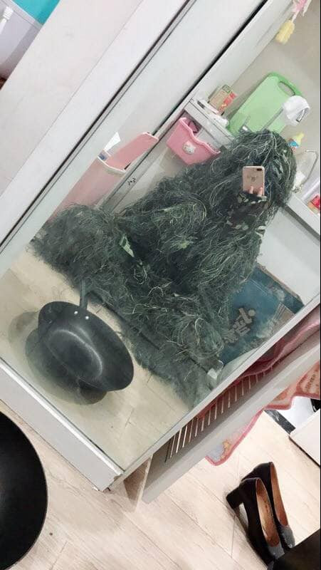 Không hiểu nổi đây là tư thế gì nữa!