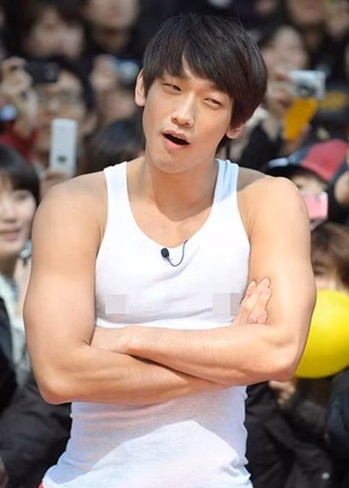 Ở tuổi 38, Bi Rain còn sở hữu body 6 múi hoàn hảo.