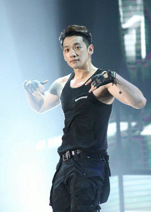 Ông bố 2 con giảm 10 kg để trở về số cân nặng khi anh 20 tuổi.