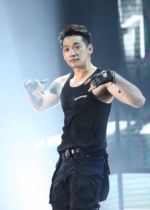 Ông bố 2 con giảm 10 kg để trở về số cân nặng khi anh 20 tuổi.