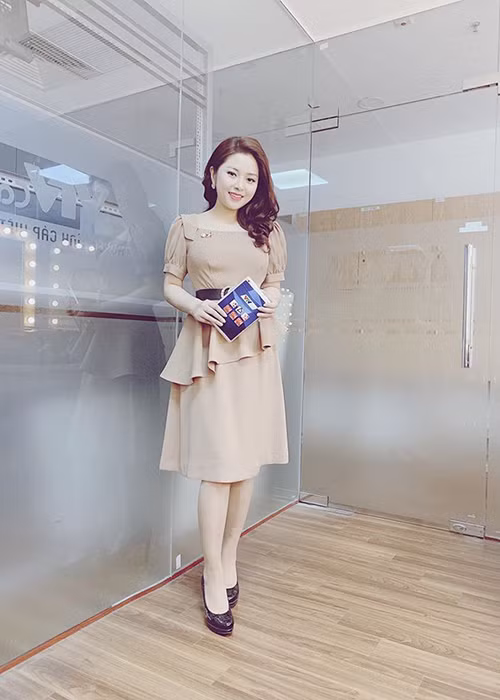 Cô dẫn các chương trình Bản tin Thể thao - VTC3, Ngày này năm xưa - HN1, TV Shopping, Giờ kết nối - QPVN, Xổ số kiến thiết miền Bắc - VTC9, Bóng đá TV của VTVCab 16.