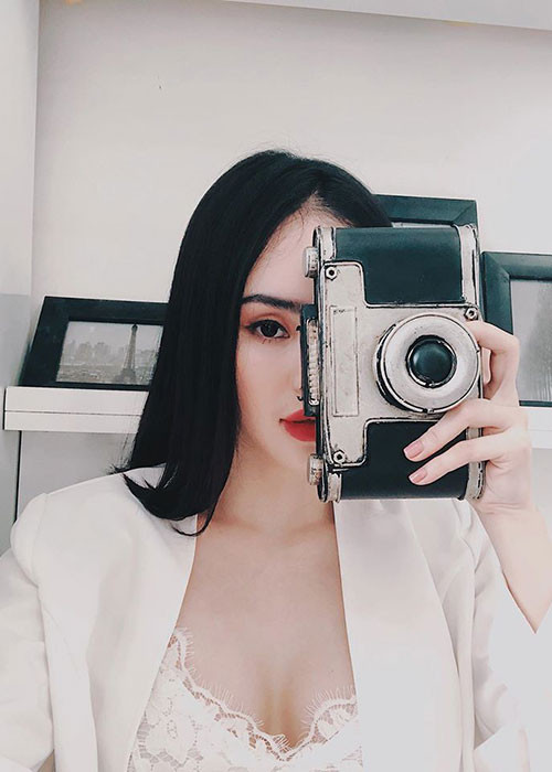 Trong những năm qua, em gái của Angela Phương Trinh tập trung kinh doanh, gần như không tham gia showbiz.