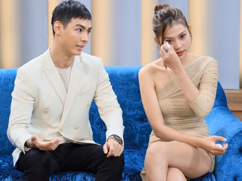 Ông xã của Chúng Huyền Thanh nói thêm rằng vợ của anh bỏ dép khi bấm thang máy và vừa mới tắm nên hành động không mất vệ sinh. Ảnh: Dân Việt