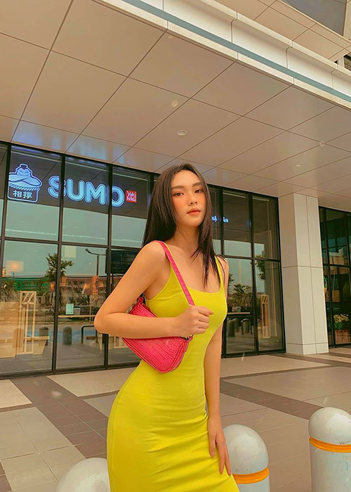 Học trò của Hương Giang Idol khoe body nuột nà với váy bó sát.