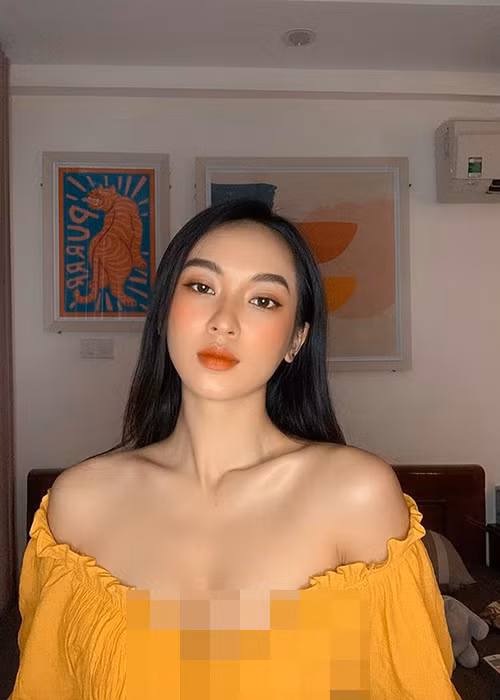 Thúy Quỳnh sinh năm 1998, sở hữu gương mặt khả ái, vóc dáng gợi cảm.