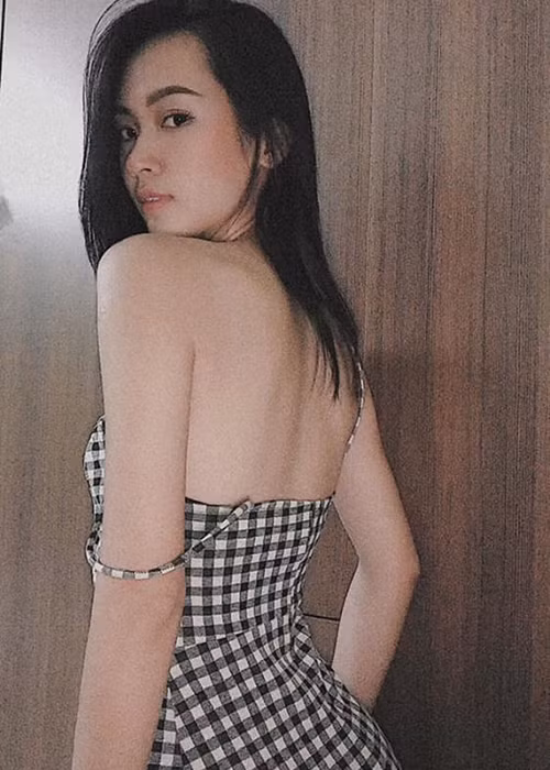 Nữ người mẫu 9X xây dựng hình ảnh quyến rũ.