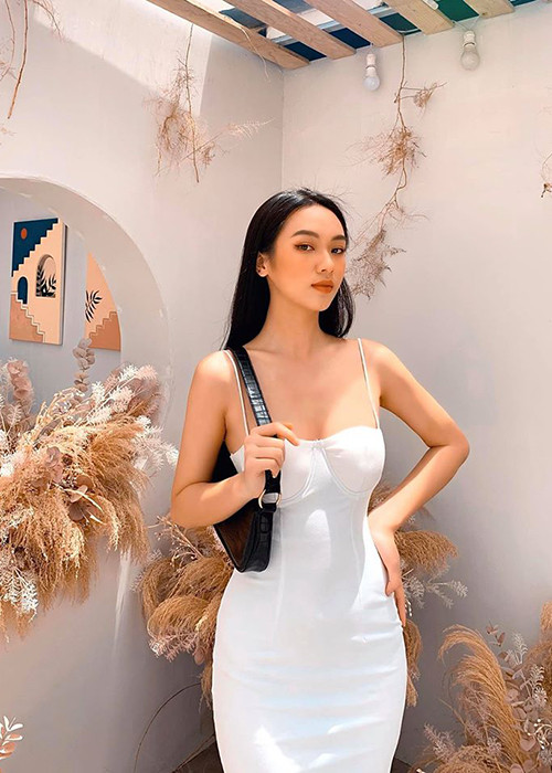 Cô ngày càng tự tin sải bước trên sàn catwalk và thực hiện những shoot hình chuyên nghiệp.
