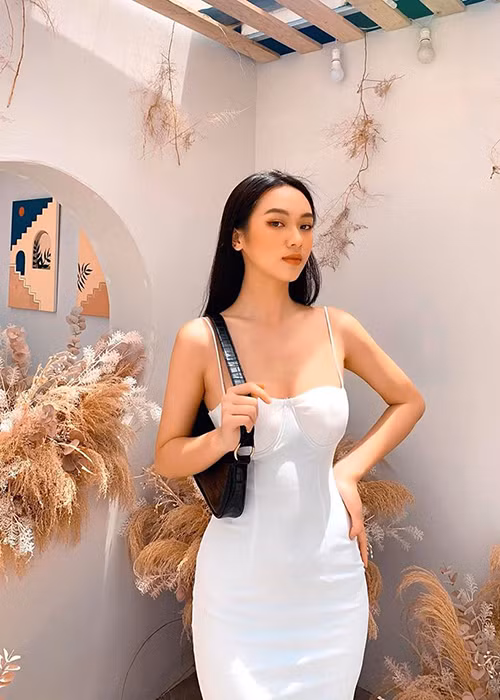 Cô ngày càng tự tin sải bước trên sàn catwalk và thực hiện những shoot hình chuyên nghiệp.