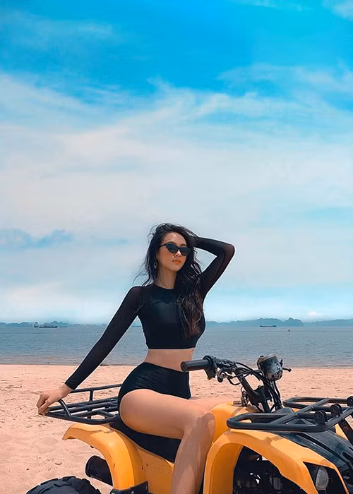 Với lòng đam mê làm mẫu ảnh, catwalk, Thúy Quỳnh dần dần khẳng định được bản thân với nghề mẫu.