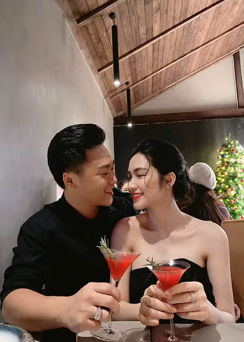 Giọng ca "Rời bỏ" còn dính tin đồn đã kết hôn.