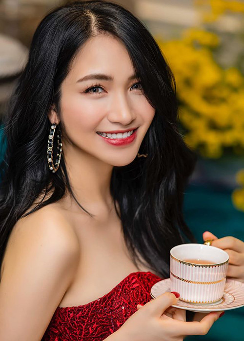 Không chỉ có những sản phẩm âm nhạc gây chú ý, Hòa Minzy còn hạnh phúc trong cuộc sống riêng.