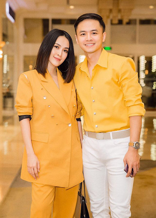 Tuy nhiên, từ khi kết hôn, Tú Vi hạn chế đóng các cảnh thân mật để Văn Anh khỏi phiền lòng.